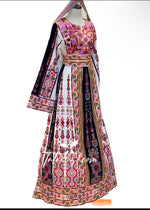 Charger l&#39;image dans la galerie, Velvet Bridal Thoub Multicolor Stone Embroidery Thobe
