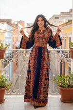 Charger l'image dans la galerie, Blue Malacca Silk Velvet Stone Embroidery Thoub
