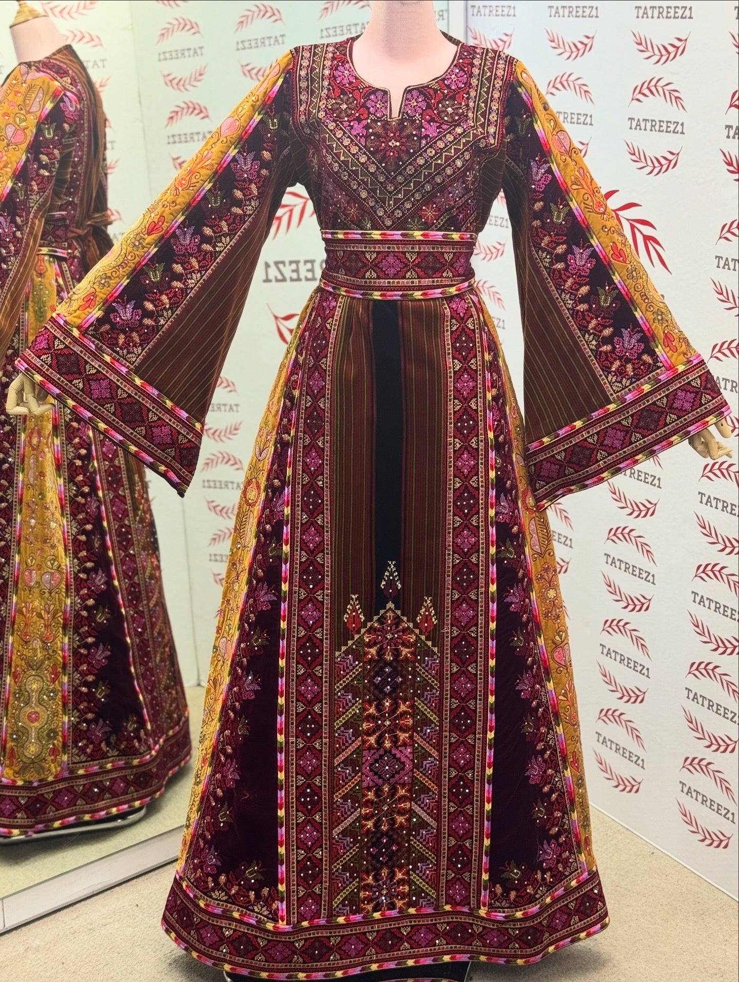 Maroon New Collection Jennah wnar Malacca Thoub Silk Velvet  Embroidery Thoub come with Embroidery Belt