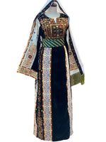 Load image into Gallery viewer, Dark Green Silk Velvet Stone Embroidery Thoub With Headpiece
