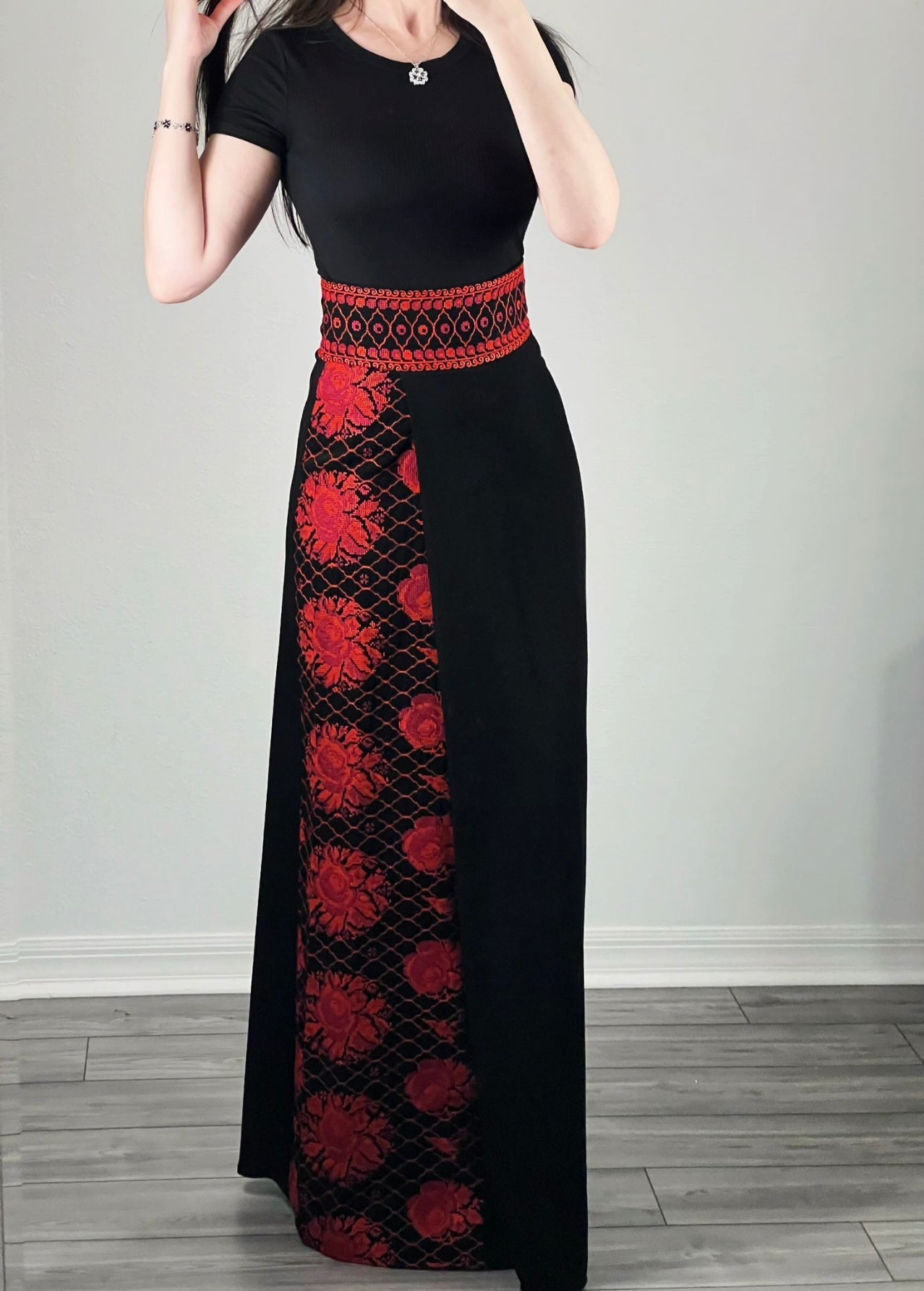 Red Beautifully Embroidery Long Skirt