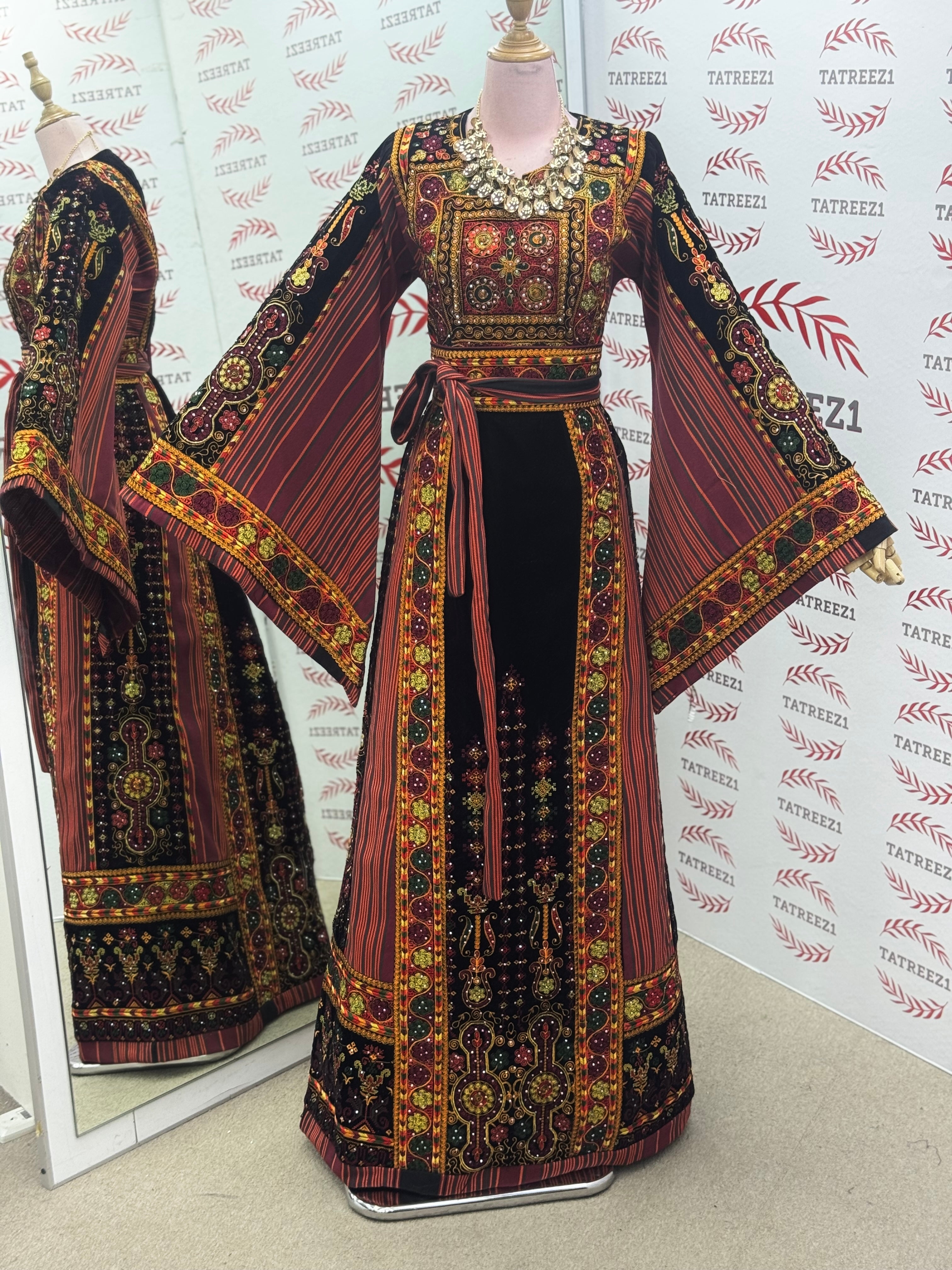 Velvet Jennah wnar Thoub Embroidery Thoub come with Embroidery Belt