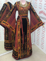 Load image into Gallery viewer, Velvet Jennah wnar Thoub Embroidery Thoub come with Embroidery Belt
