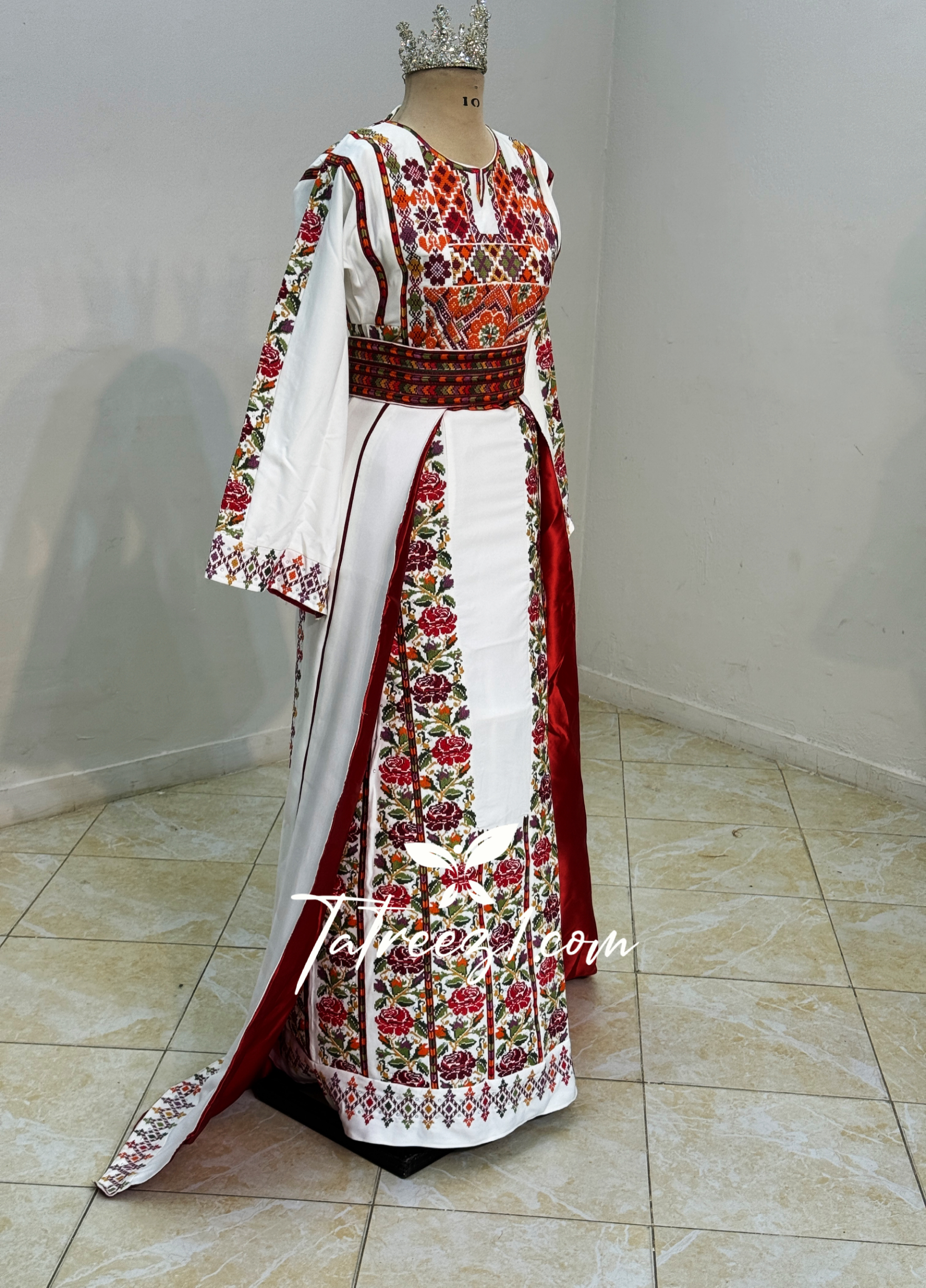 White Stunning Thoub with Floral Embroidery and Overskirt.