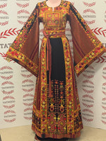 Load image into Gallery viewer, Jennah wnar Thoub Embroidery Thoub come with Embroidery Belt
