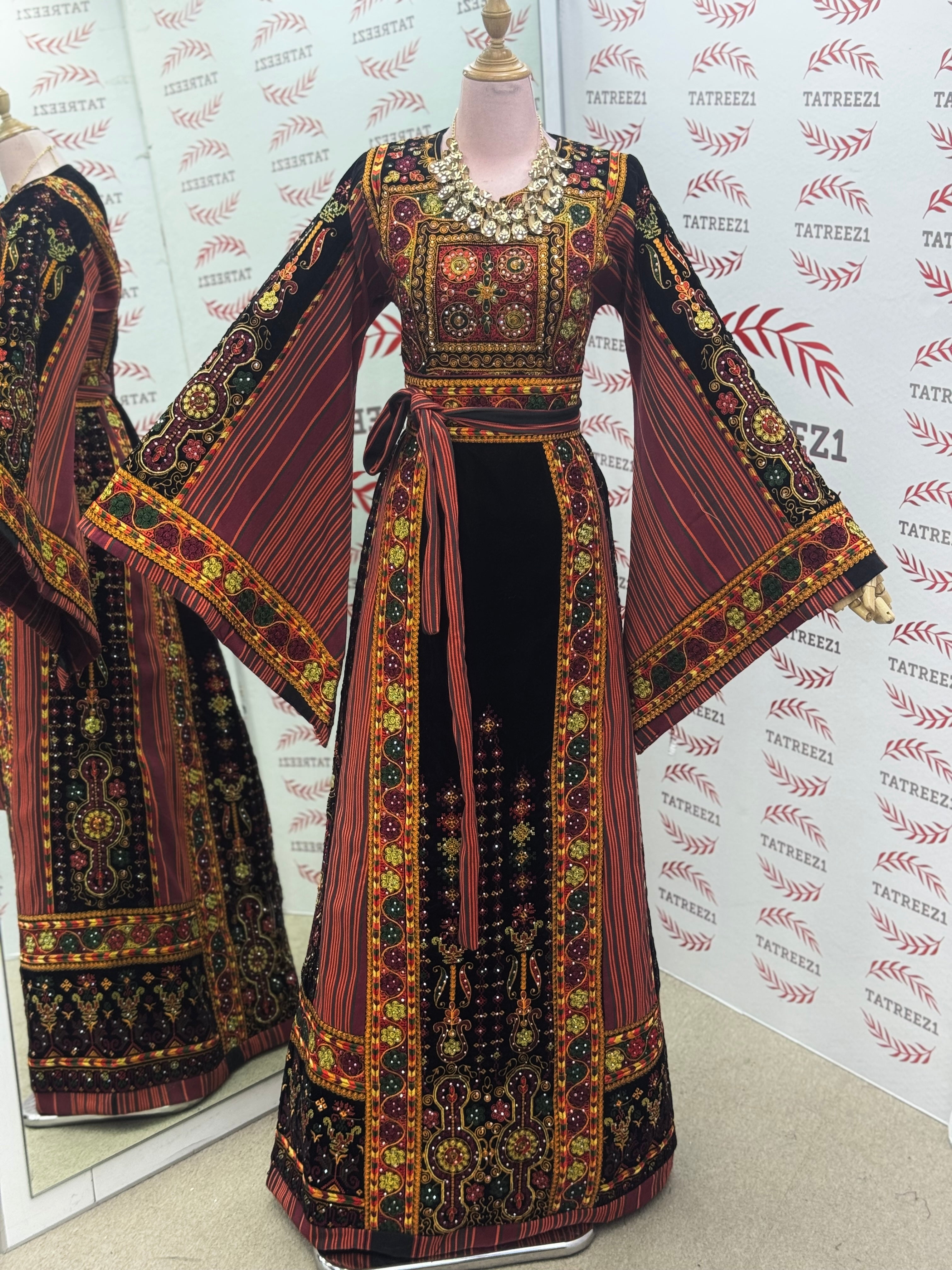 Velvet Jennah wnar Thoub Embroidery Thoub come with Embroidery Belt