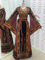 Load image into Gallery viewer, Velvet Jennah wnar Thoub Embroidery Thoub come with Embroidery Belt
