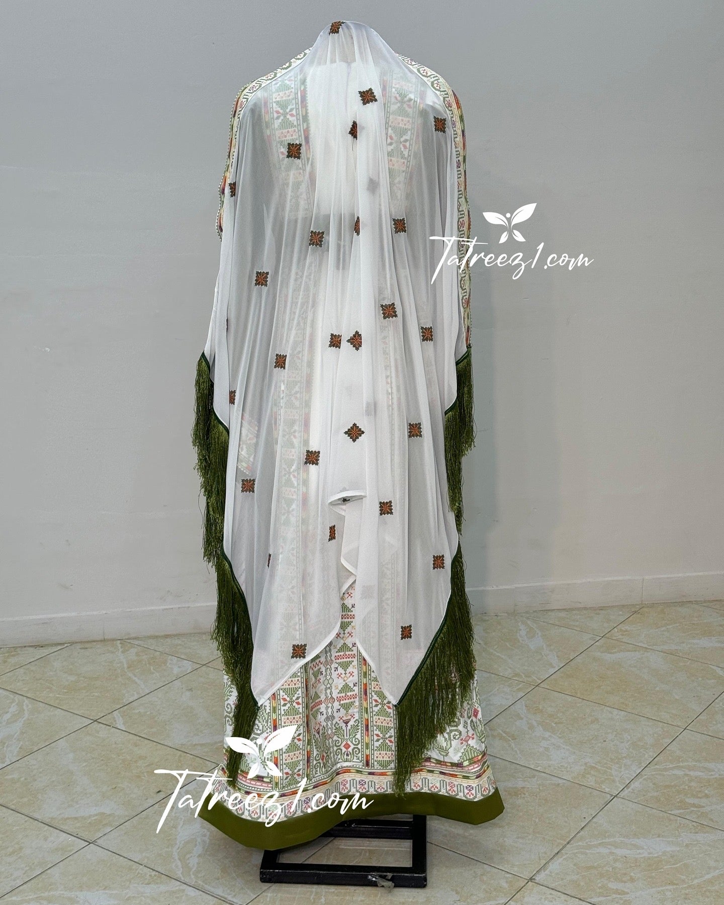 With Reversable Belt Green Astonishing Palstainen Embroidery Traditional Long Thoub With Matching Headpiece