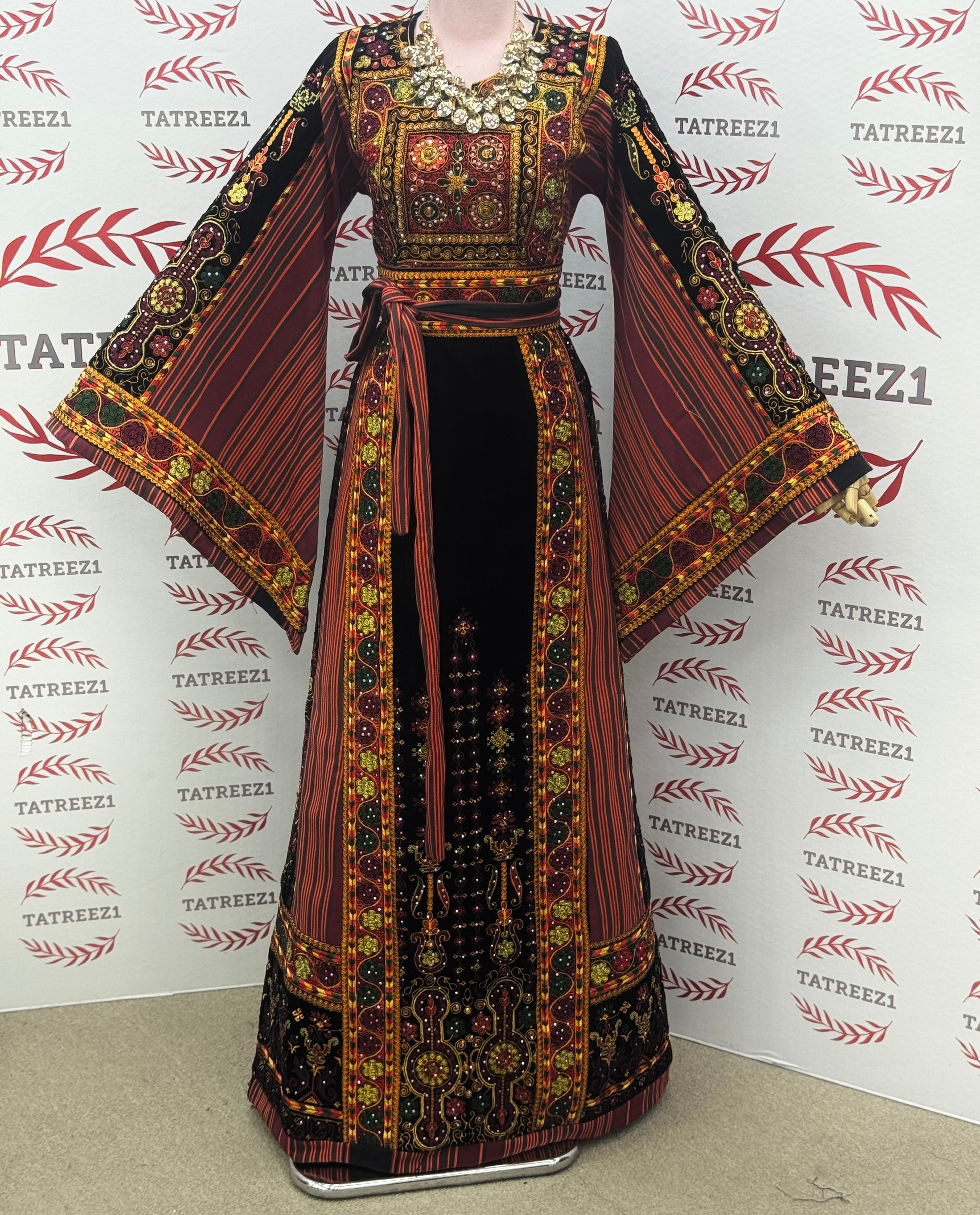 Velvet Jennah wnar Thoub Embroidery Thoub come with Embroidery Belt