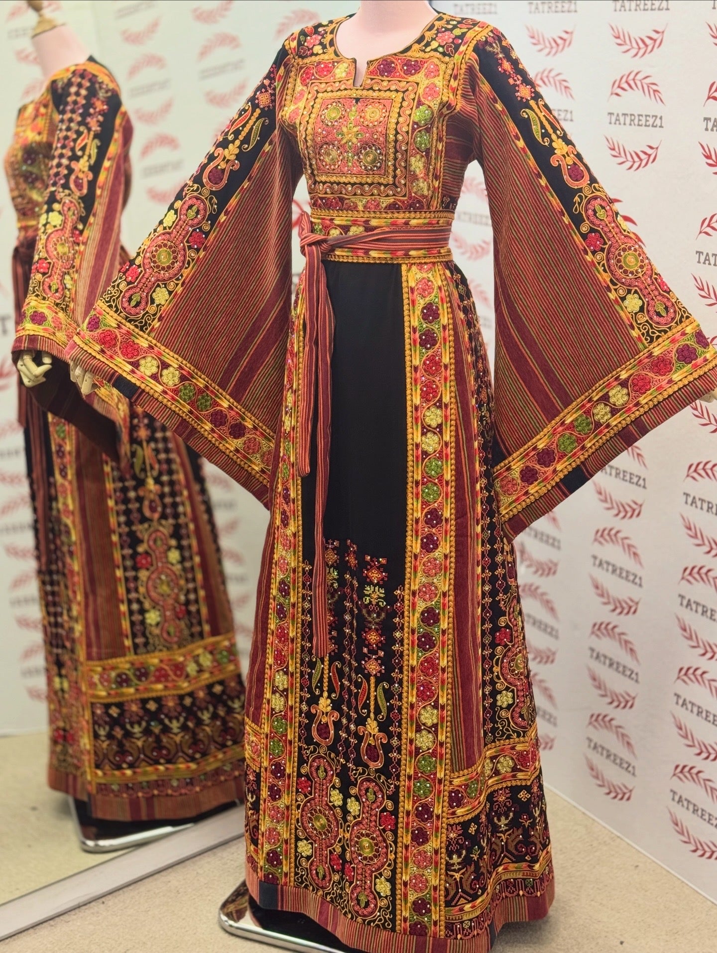 Jennah wnar Thoub Embroidery Thoub come with Embroidery Belt