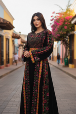 Charger l'image dans la galerie, Black Velvet Bloom Stunning Thoub
