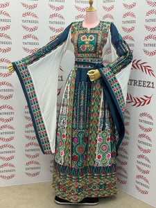 Green Traditional Palestinian Thobe – Richly Embroidered Elegance