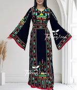 Charger l&#39;image dans la galerie, Palestine Flage Embroidery Black Traditional Thoub  Stone Thobe with Matching Belt
