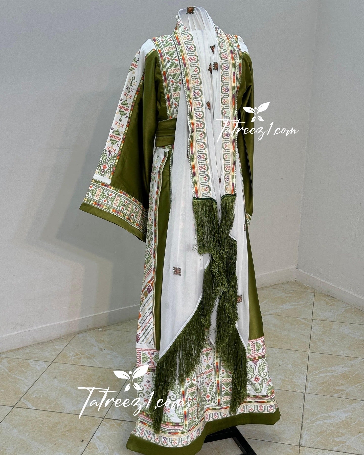 With Reversable Belt Green Astonishing Palstainen Embroidery Traditional Long Thoub With Matching Headpiece