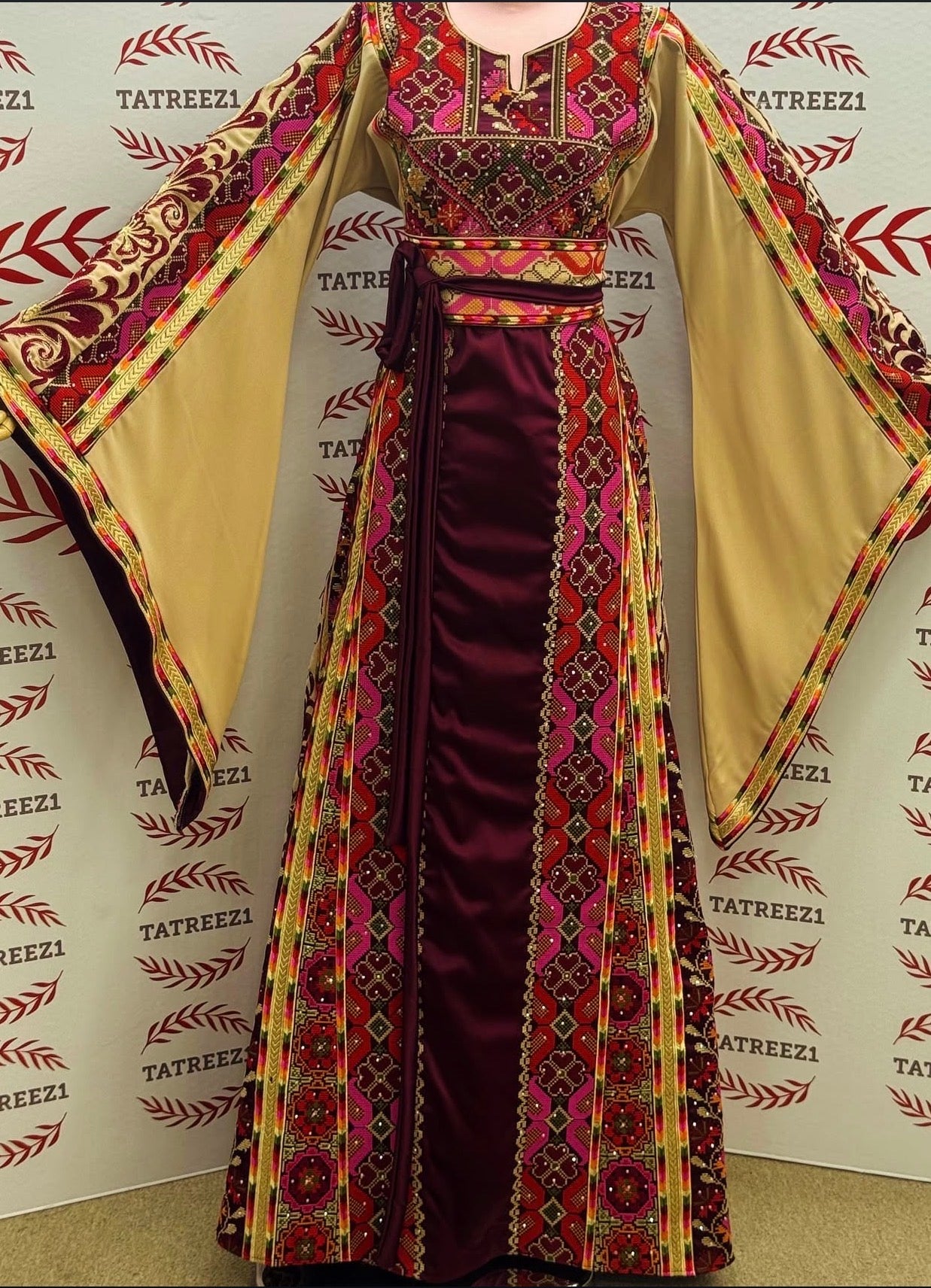 Luxury Traditional Palestinian Embroidered Dress Palestinian Thobe with Wide Sleeves and Belt