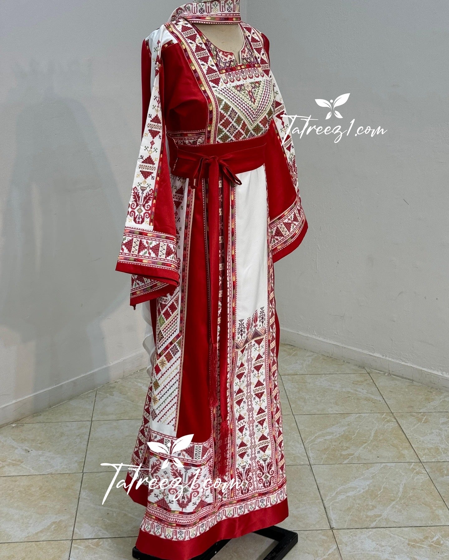 With Reversable Belt Red  Astonishing Palstainen Embroidery Traditional Long Thoub With Matching Headpiece