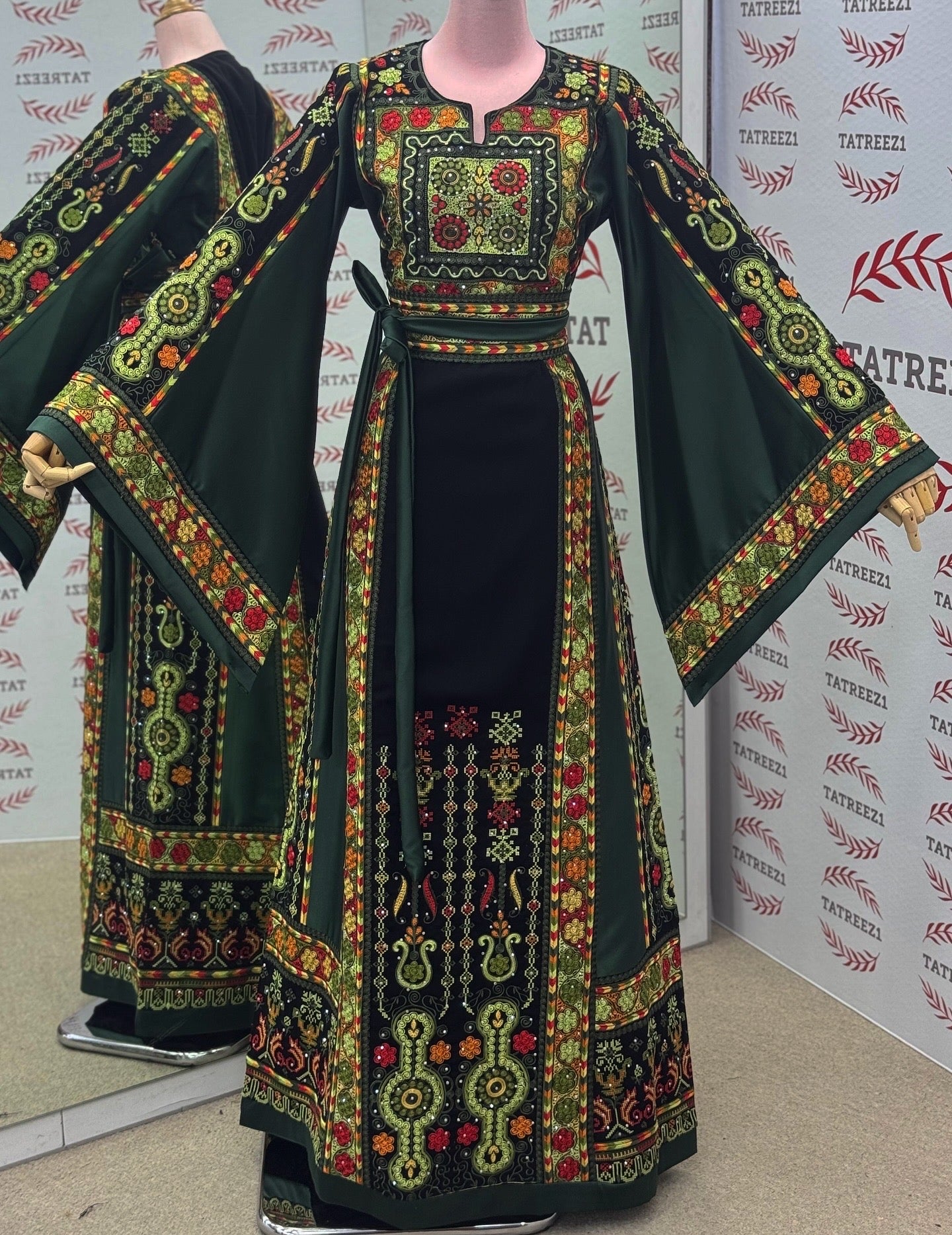 Luxury Green Embroidery Traditional Palestinian Thobe Machine Made