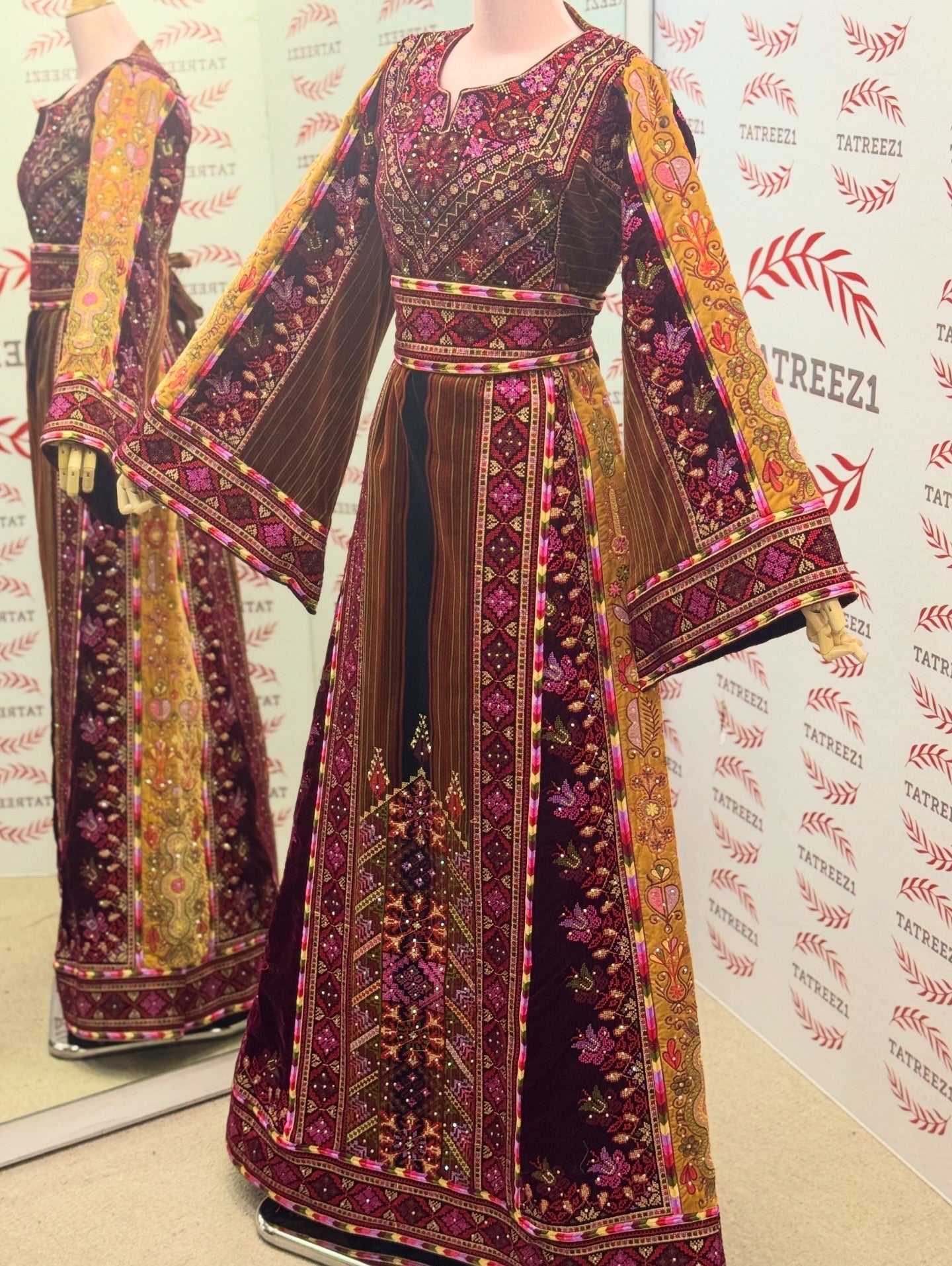 Maroon New Collection Jennah wnar Malacca Thoub Silk Velvet  Embroidery Thoub come with Embroidery Belt