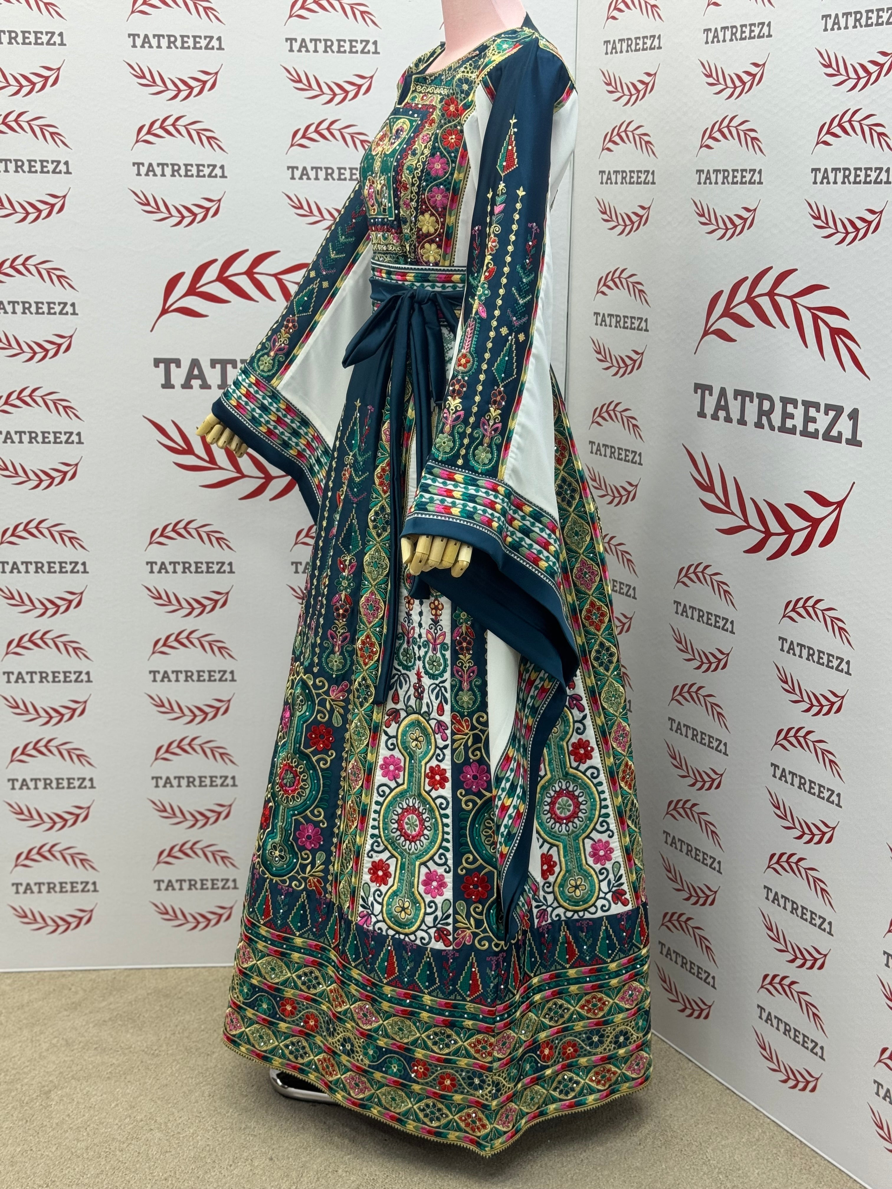Green Traditional Palestinian Thobe – Richly Embroidered Elegance