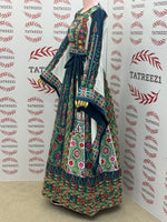 Load image into Gallery viewer, Green Traditional Palestinian Thobe – Richly Embroidered Elegance
