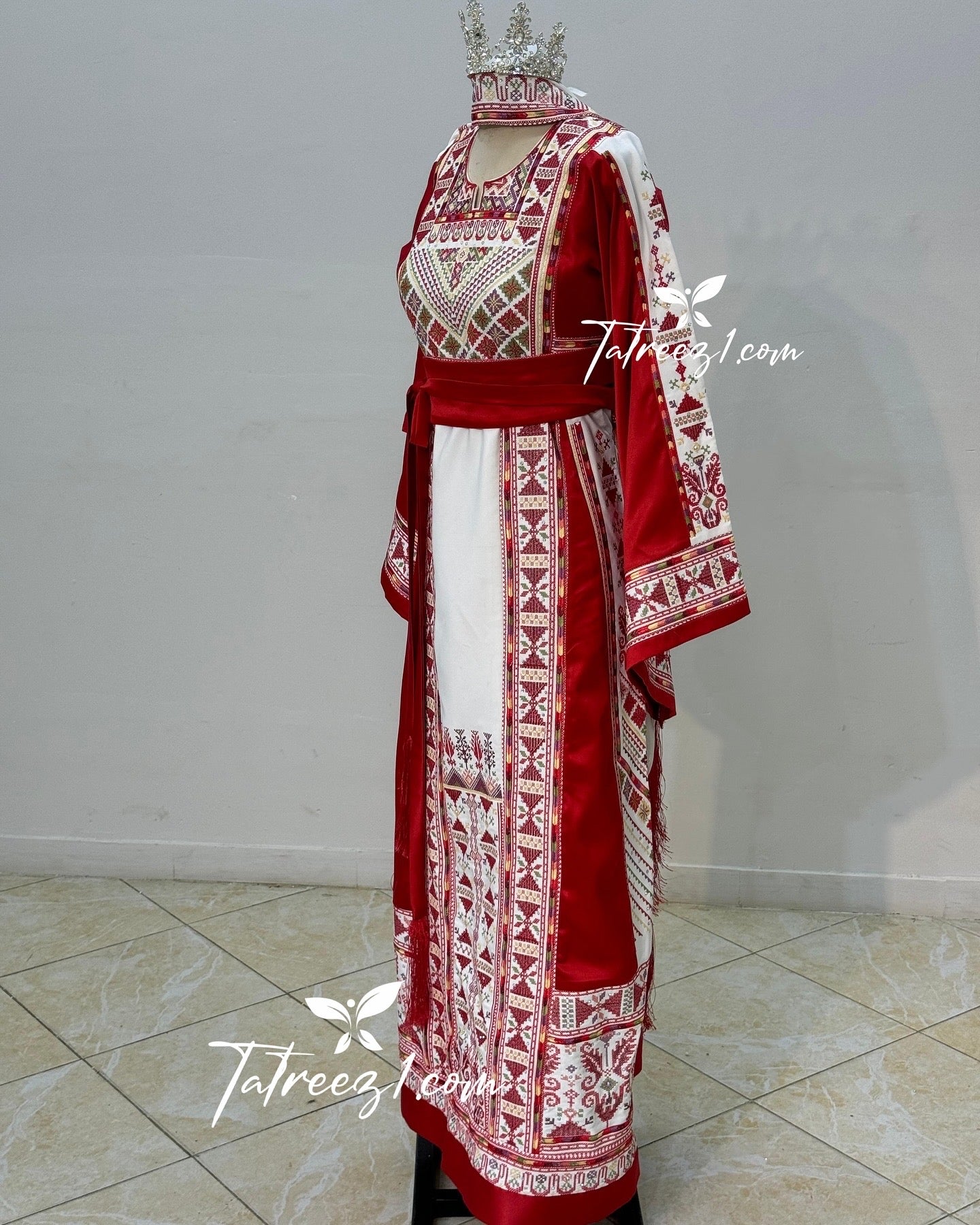 With Reversable Belt Red  Astonishing Palstainen Embroidery Traditional Long Thoub With Matching Headpiece