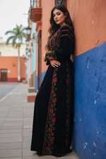 Charger l'image dans la galerie, Velvet Simply Bloomed Elegant  Embroidered Palestinian Thobe
