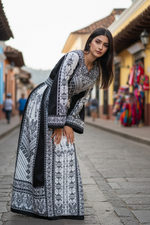 Charger l'image dans la galerie, White &amp; Black Color thoub Embroidered Palestinian Fellahi Thobe With Belt
