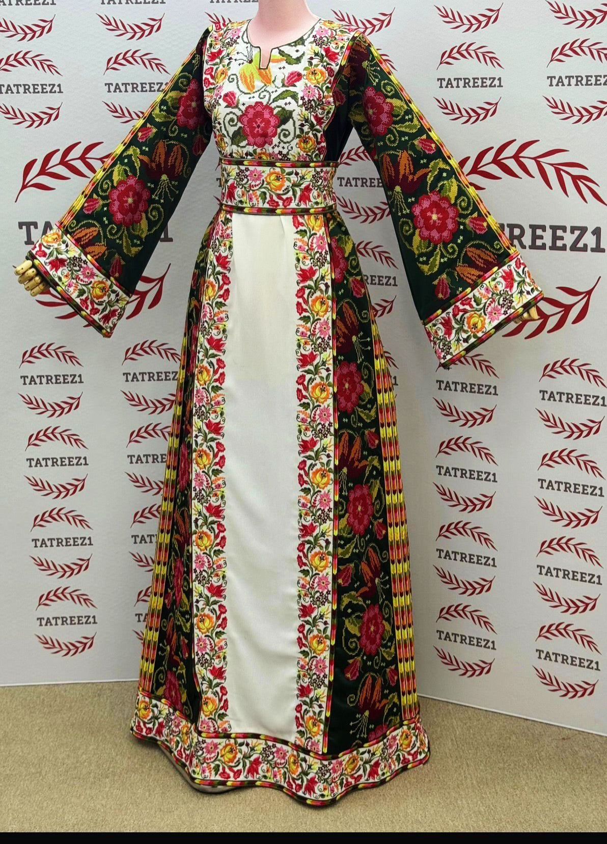Green Embroidered Palestinian Thobe with Wide Sleeves and Belt