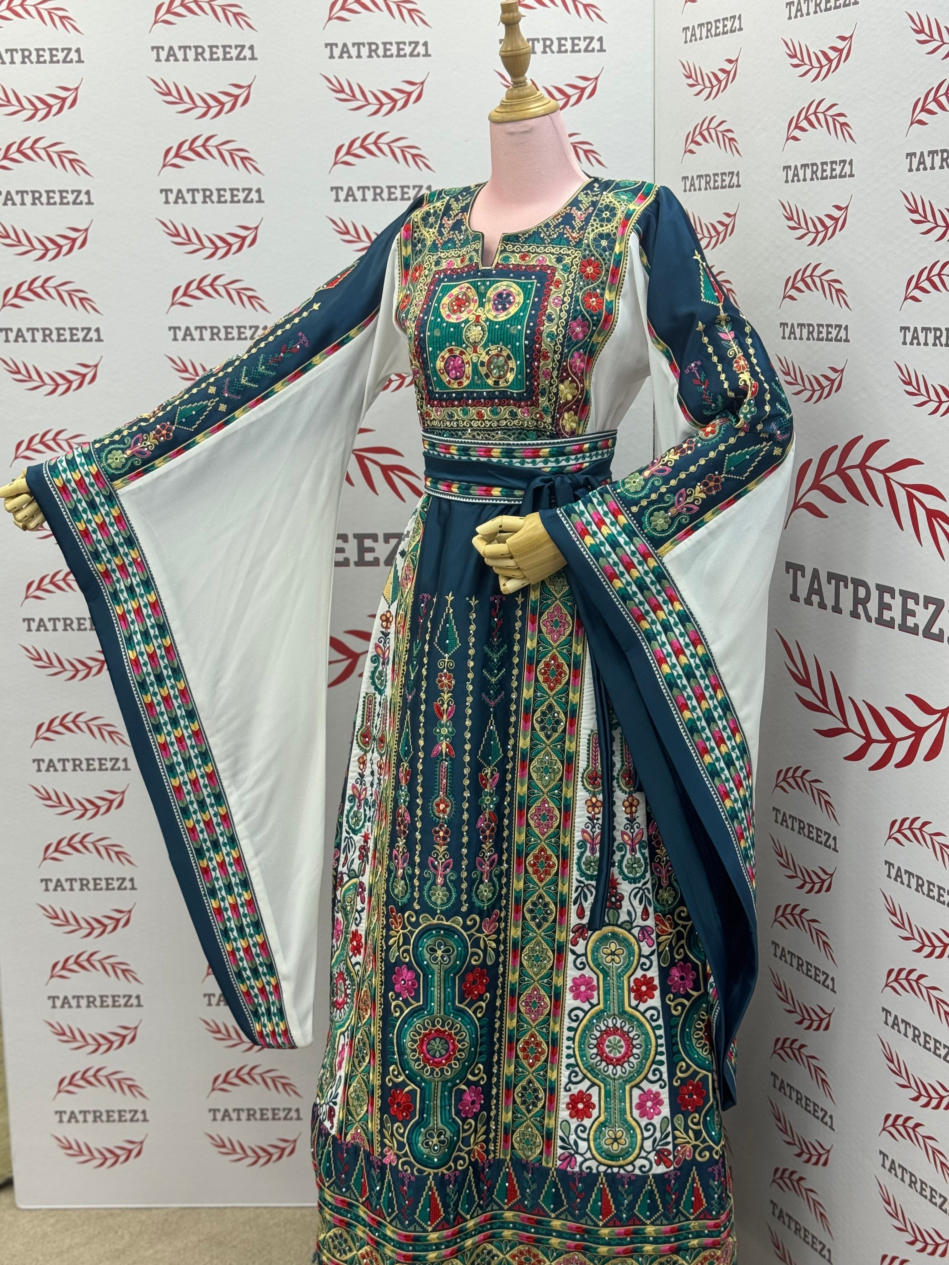 Green Traditional Palestinian Thobe – Richly Embroidered Elegance
