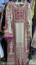 Load image into Gallery viewer, Beige Thoub With Pink Style  Design Stone Embroidery Thobe Reversible Embroidery Belt
