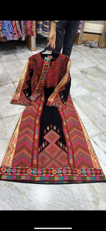 Load image into Gallery viewer, Black&amp; Red Thoub Multicolor Stone  Embroidery Thobe
