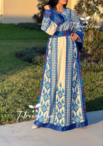 Load image into Gallery viewer, Off white Traditional Thoub Blue Embroidery Wide Sleeve Elegant with Reversible Belt
