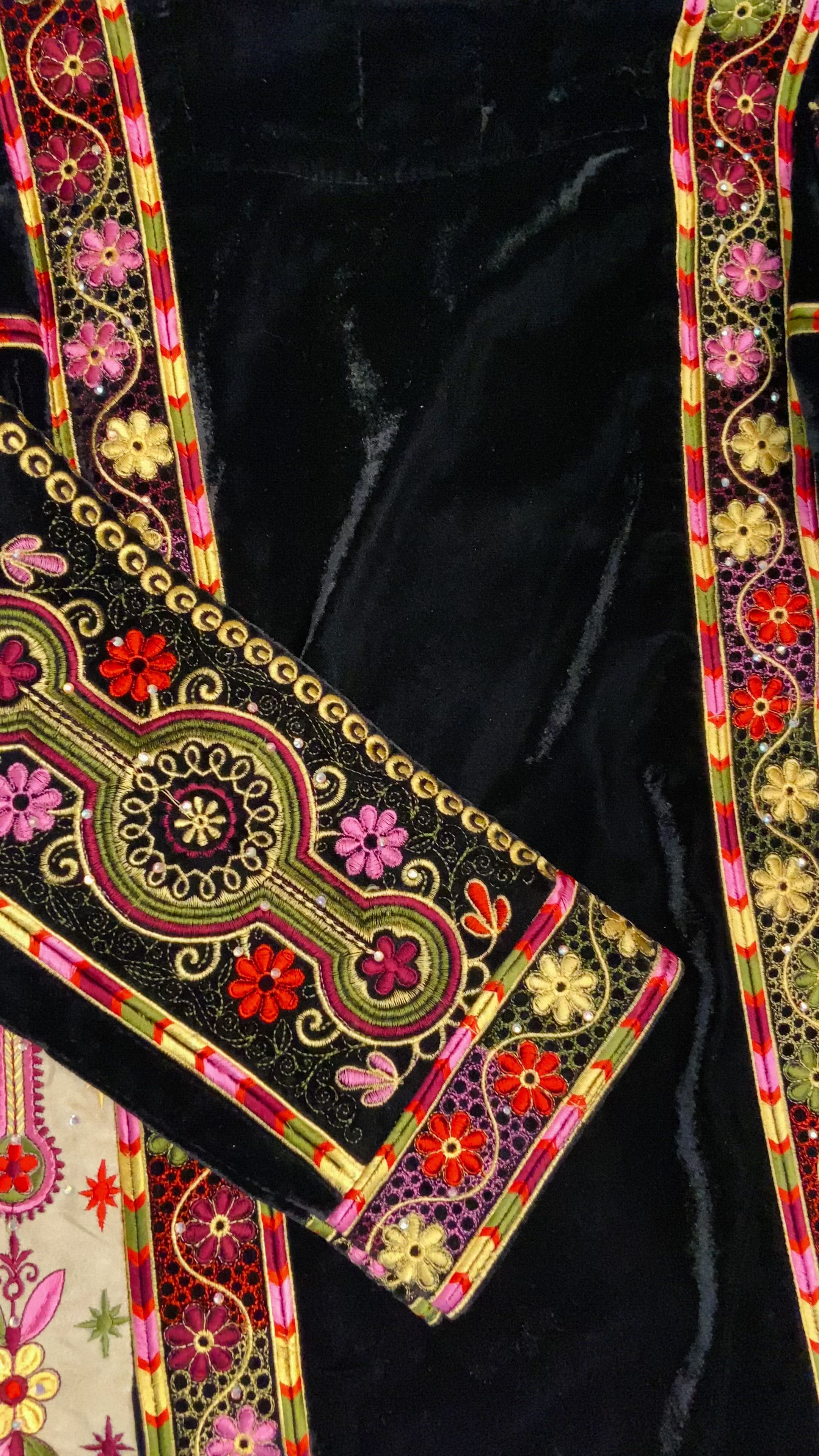 Stunning Black Malacca Silk Velvet Stone Embroidery Thobe