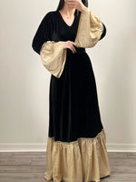 Charger l&#39;image dans la galerie, Made in Dubai Velvet Black Abaya
