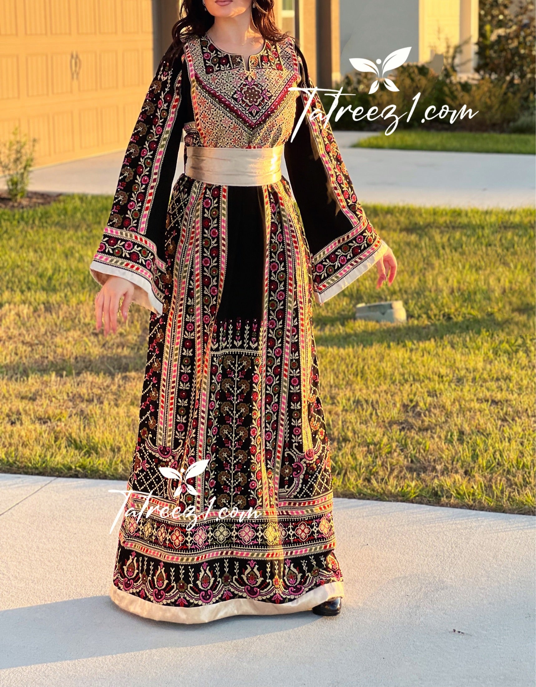 Elegant Style Traditional With Reversible Belt Embroidered Palestinian Fellahi Thobe