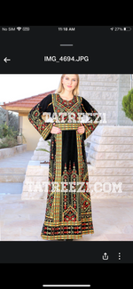 Load image into Gallery viewer, Green Manajel Embroidery Velvet Stones Long Thoub
