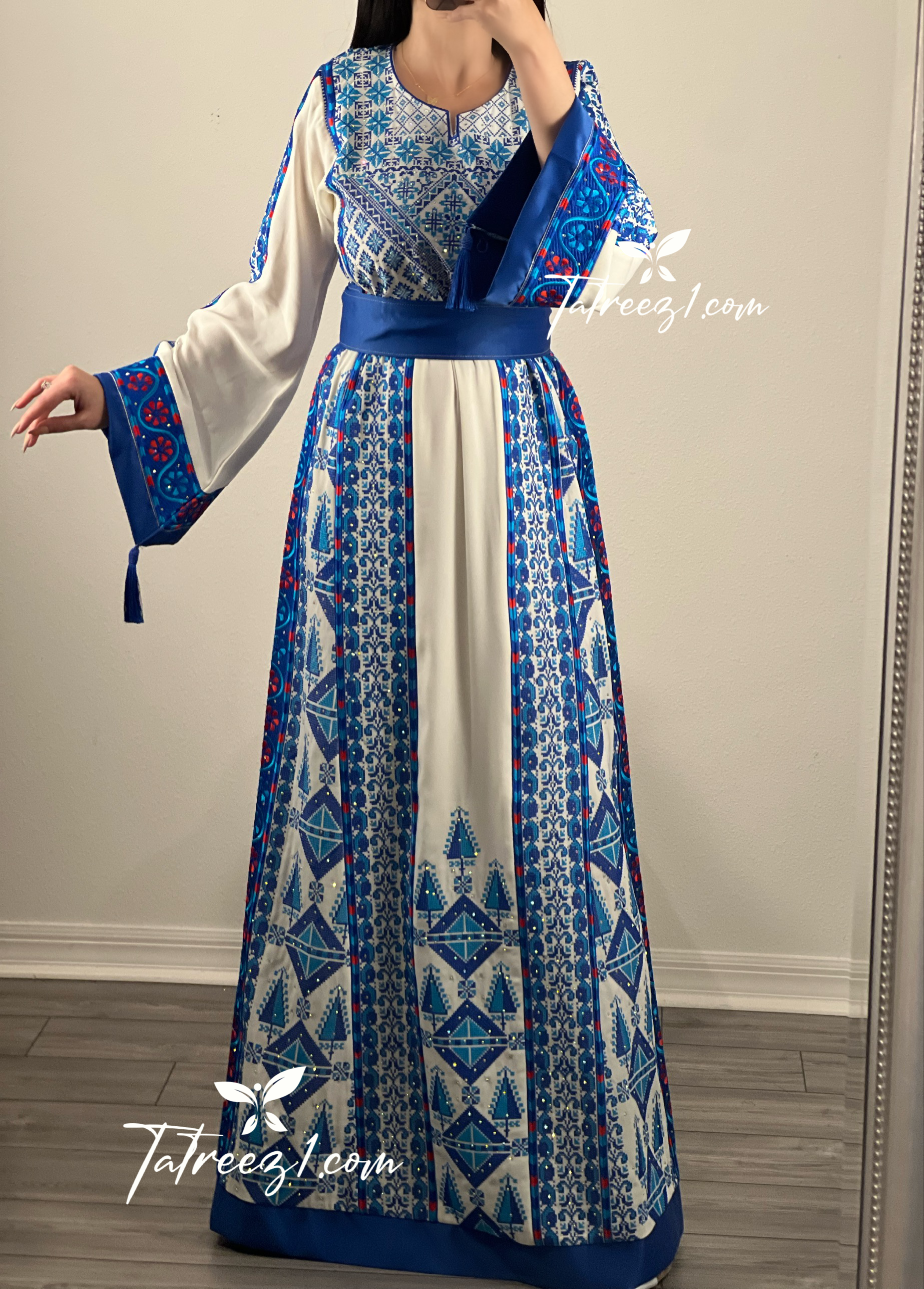 Off white Traditional Thoub Blue Embroidery Wide Sleeve Elegant with Reversible Belt I