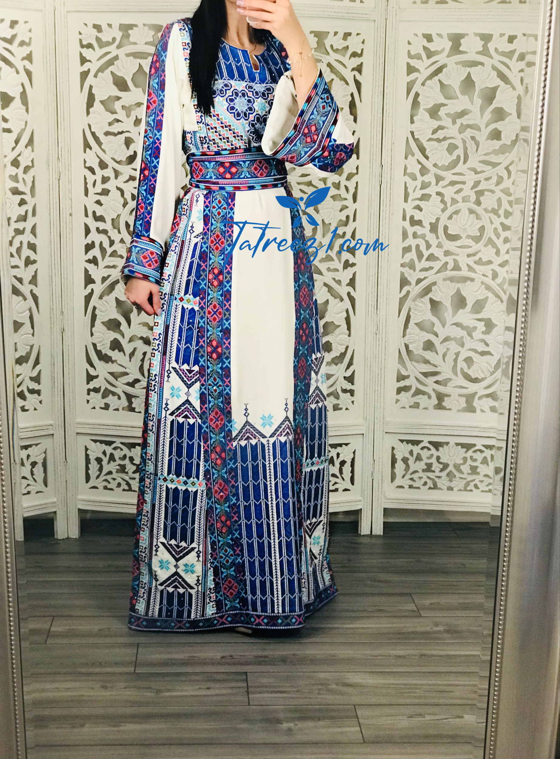 White/ Blue Astonishing Palstainen Embroidery Traditional Long Thoub