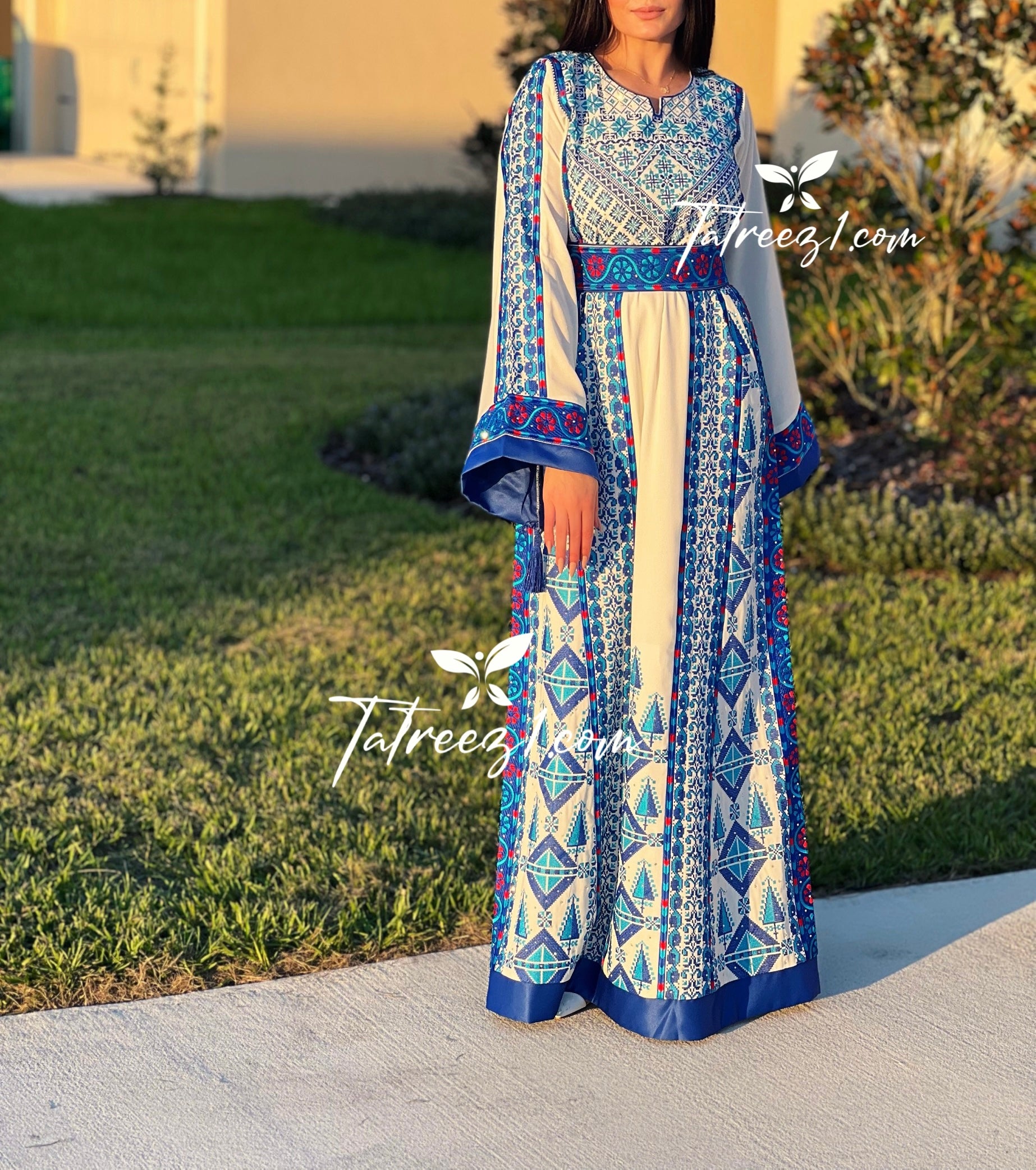 Off white Traditional Thoub Blue Embroidery Wide Sleeve Elegant with Reversible Belt I