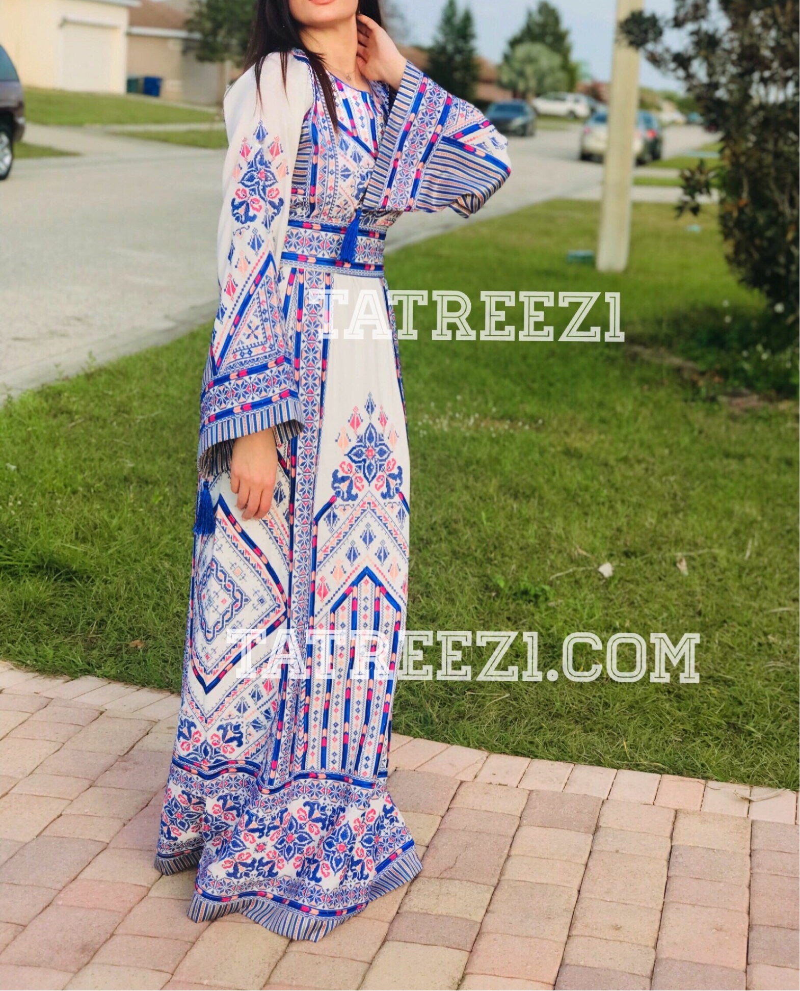 Blue/White Traditional Kashmir Embroidered Palestinian Fellahi Thobe