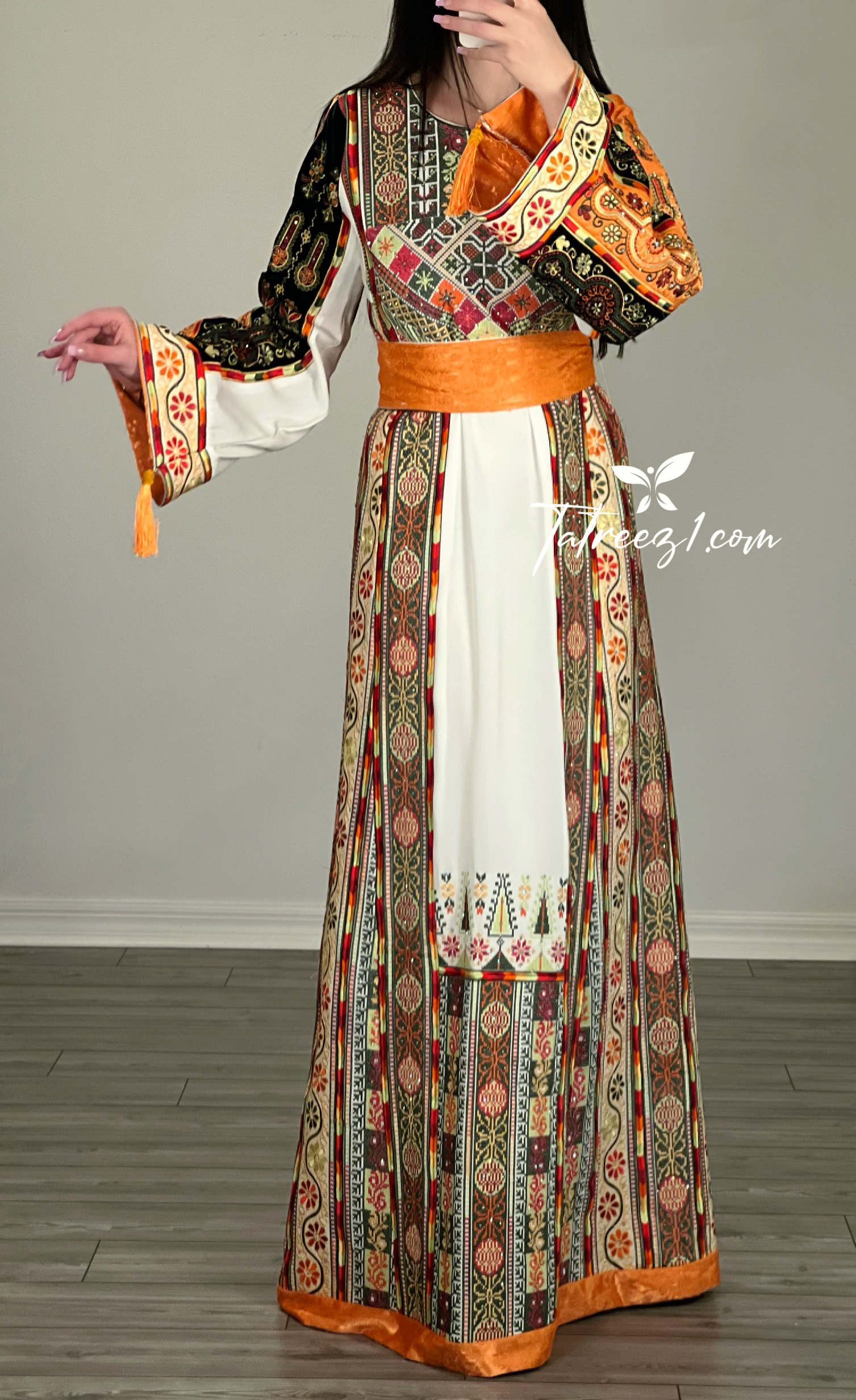 Delicate Malacca Stone Embroidery Thobe with Reversible Belt