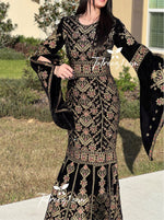 Load image into Gallery viewer, Black Luxury Mermaid Gold Embroidery Velvet Thoub
