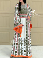 Load image into Gallery viewer, Green Embroidery Qasab Thoub  Wide Sleeve Elegant with Reversible Belt
