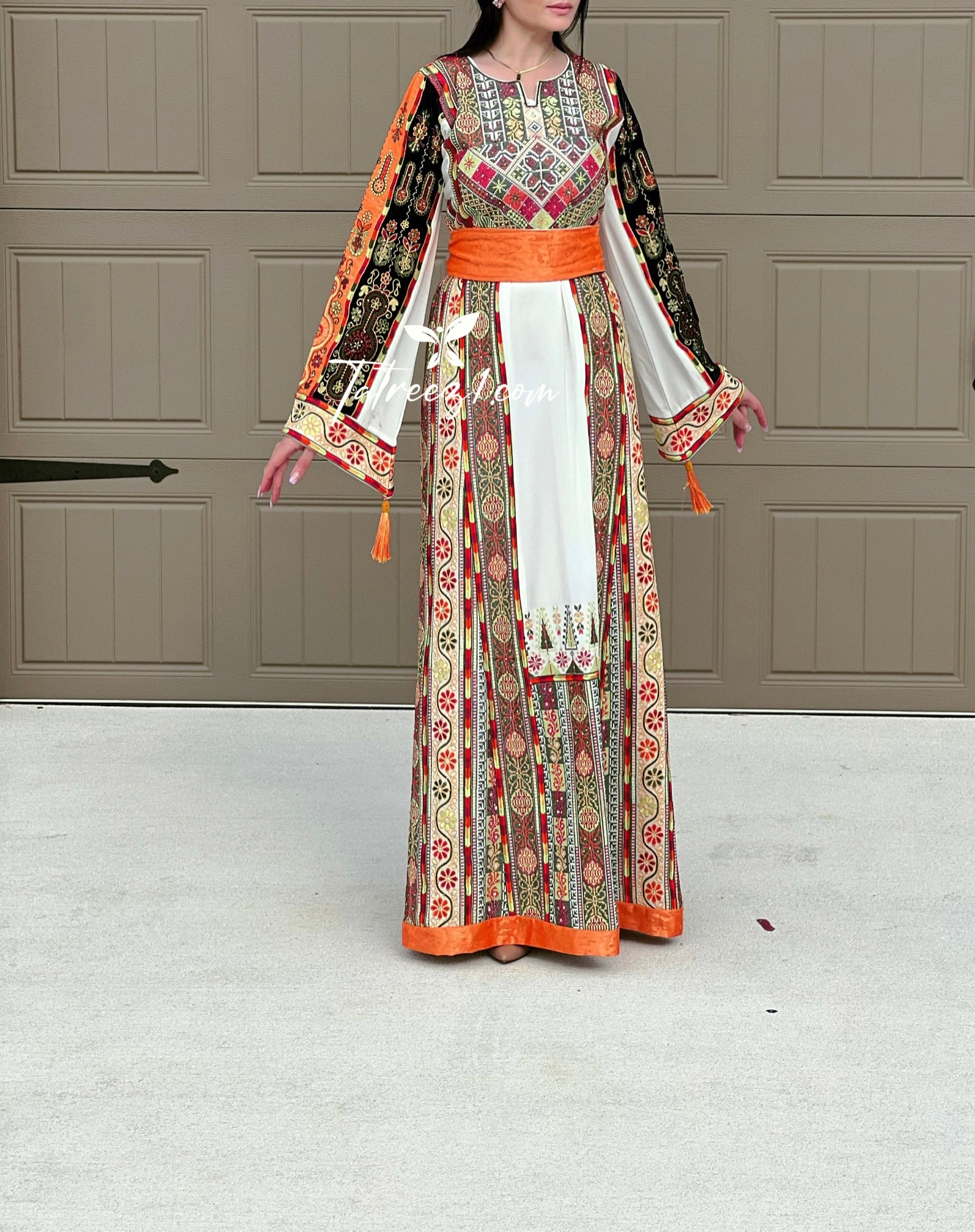 Delicate Malacca Stone Embroidery Thobe with Reversible Belt