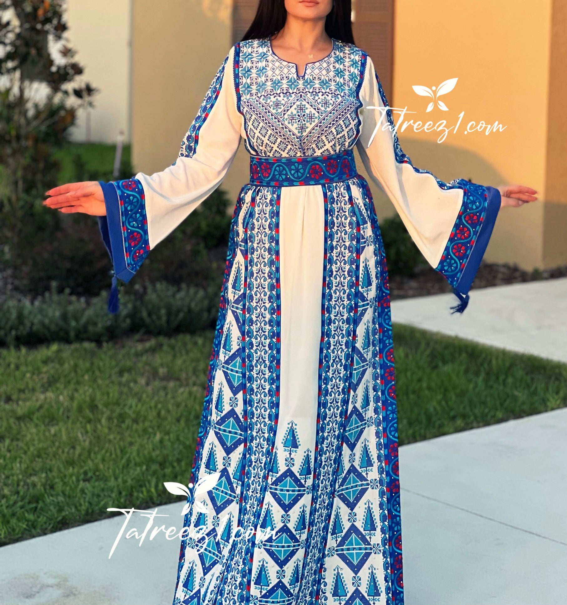 Off white Traditional Thoub Blue Embroidery Wide Sleeve Elegant with Reversible Belt I