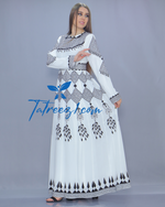 Charger l&#39;image dans la galerie, Stunning Chiffon White &amp; Black Embroidery Long Maxi Thoub
