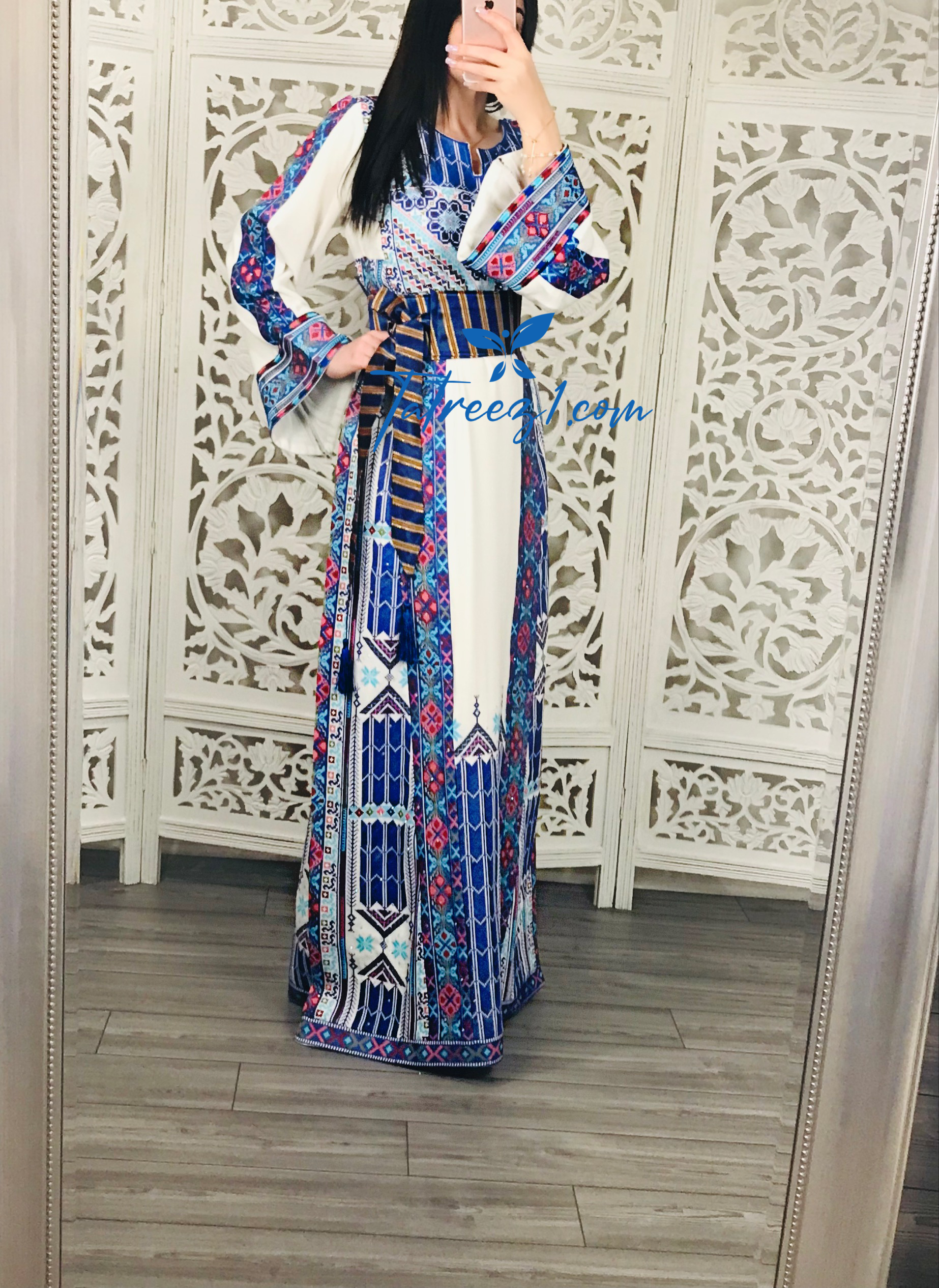 White/ Blue Astonishing Palstainen Embroidery Traditional Long Thoub