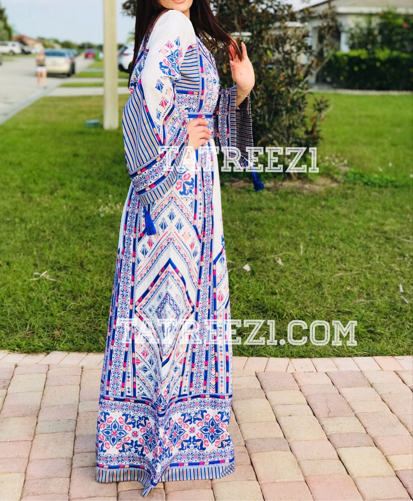 Blue/White Traditional Kashmir Embroidered Palestinian Fellahi Thobe