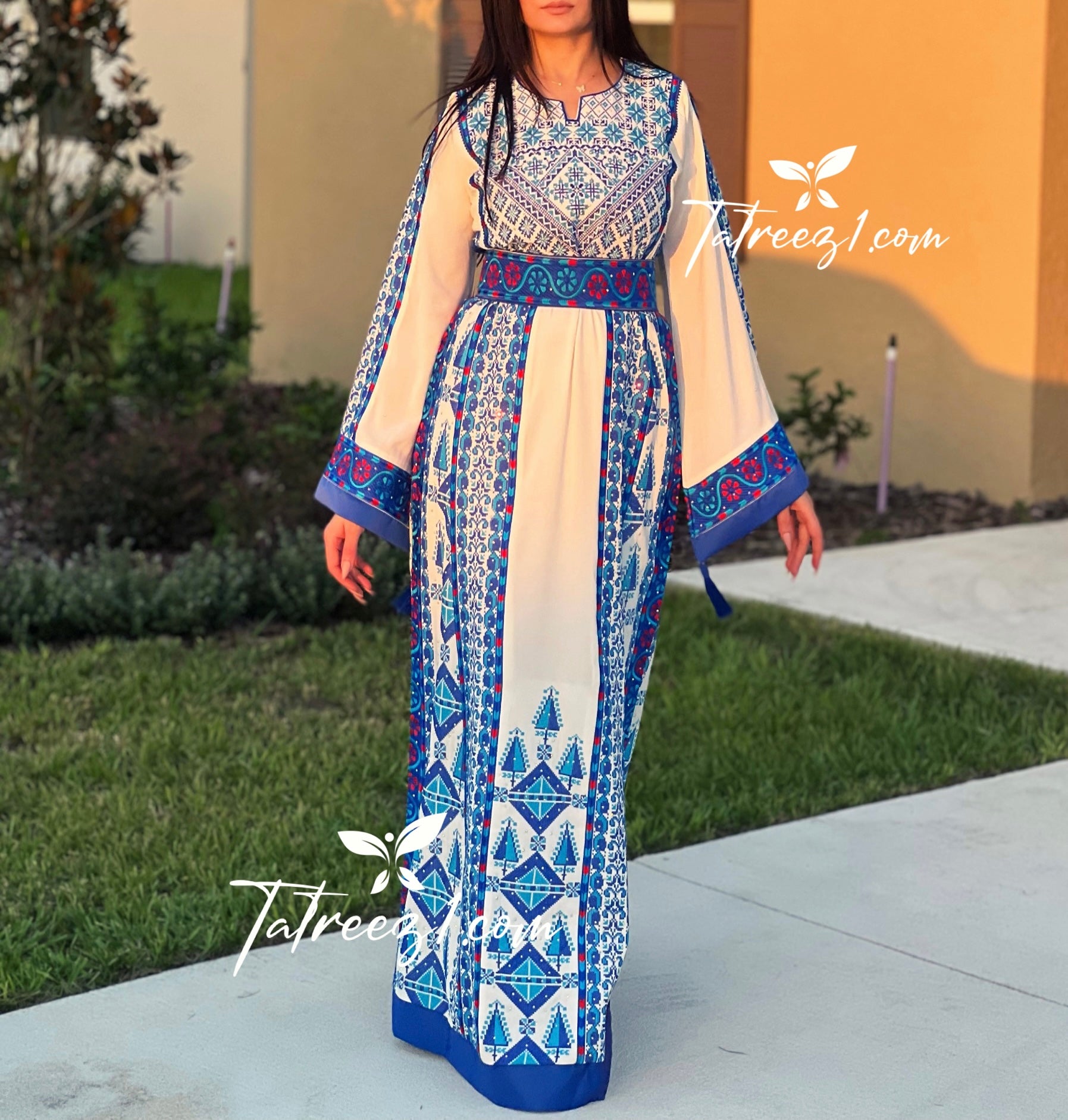 Off white Traditional Thoub Blue Embroidery Wide Sleeve Elegant with Reversible Belt I