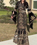 Load image into Gallery viewer, Black Luxury Mermaid Gold Embroidery Velvet Thoub
